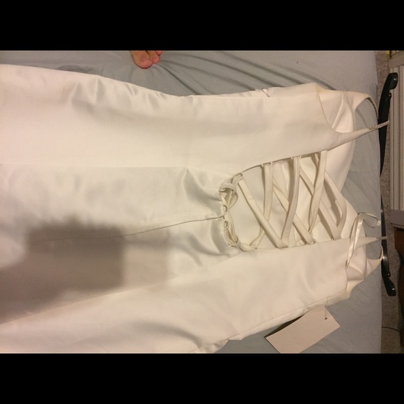 Wedding dress - Picture 10 of 11